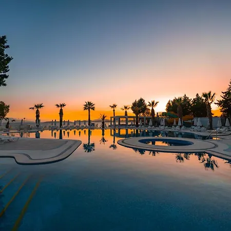 لابراندا تي إم تي 5* بودروم